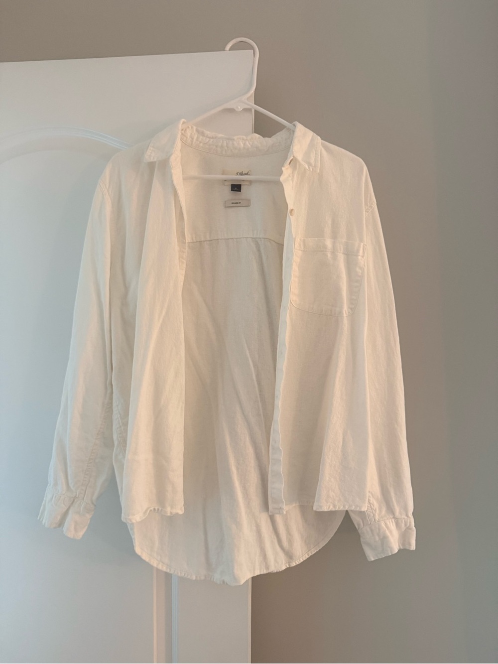 Universal Thread White Women's Button-Down Shirt